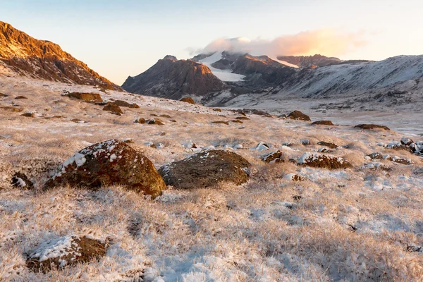 Berglandschap van Tien-Shan. — Stockfoto