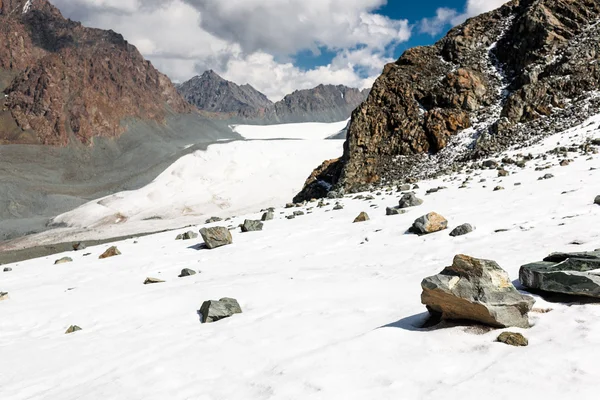 Tien Shan dağ manzarası. — Stok fotoğraf