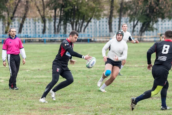 Les joueurs de rugby en action — Photo