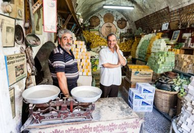 İnsanlar el yapımı Sabun yapma