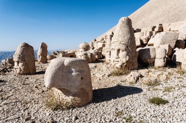 Doğu Terası Nemrut d üstündeki Tarih Tanrıların Serves başkanları