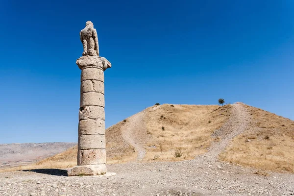 View of Karakus Tumulus, ancient area of Nemrut National Park. — Stock Photo, Image