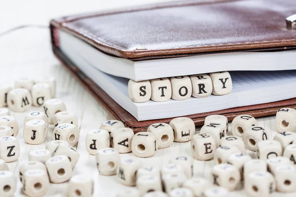 Word-Story på gamla träbord. — Stockfoto