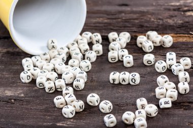 Eski ahşap masa üzerinde kelime SSS.