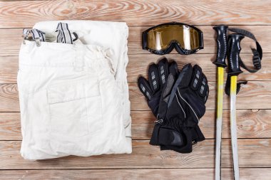 Kayak ve snowboard Aksesuar havai görünümü rustik yerleştirilen 