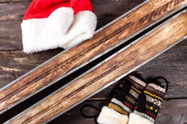 Retro Kayak aksesuarları havai görünümü eski rustik ahşap üzerine yerleştirilen