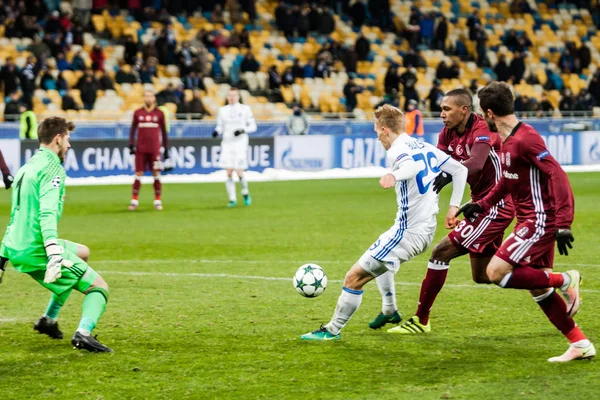 Ligue des Champions match de football Dynamo Kiev Besiktas, décembre — Photo