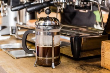 Sigara geleneksel Fransız basın kahve Barista