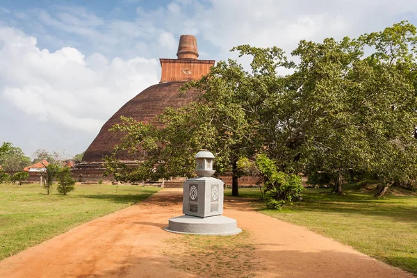 Jetavana Dagoba marco de Anuradhapura, Sri Lanka, Ásia . — Fotografia de Stock