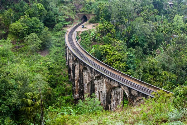 Nine Arches Bridge Demodara in Ella, Sri Lanka. — Stock Photo, Image