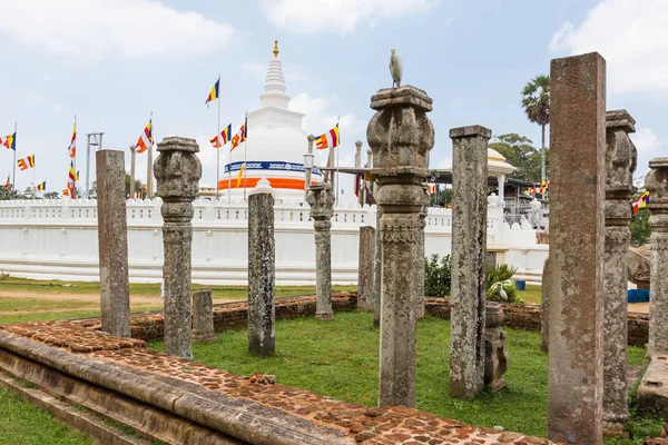 Thuparamaya Dagoba marco de Anuradhapura, Sri Lanka, Ásia . — Fotografia de Stock