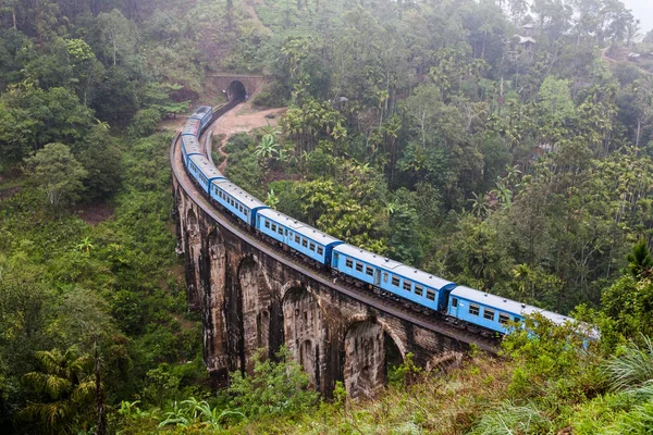 Nueve Arcos Puente Demodara en Ella, Sri Lanka . —  Fotos de Stock