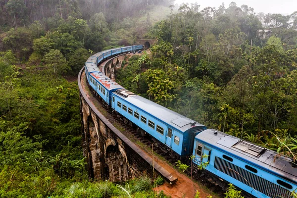 Dokuz kemerli köprü Demodara Ella, Sri Lanka.