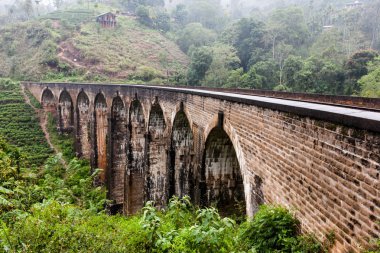 Sri Lanka, Ella dokuz kemerli köprü.