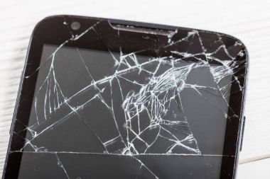 kırık ekran ile hareket eden smartphone