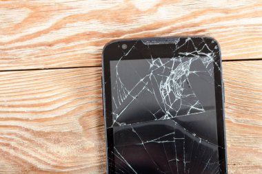kırık ekran ile hareket eden smartphone