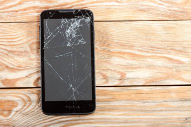 kırık ekran ile hareket eden smartphone