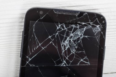 kırık ekran ile hareket eden smartphone