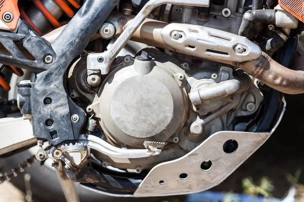Detail blátivé motoru nečistoty motocyklu — Stock fotografie