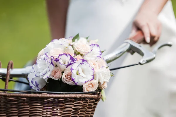 Vintage flower bouquet with bycicle — Stock Photo, Image