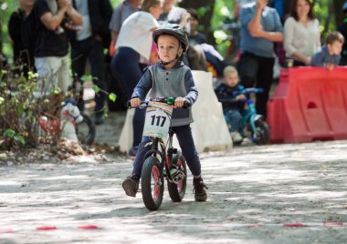 Bisiklet Yarışması'nda genç motorcu