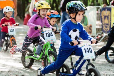 Bisiklet Yarışması'nda genç motorcu