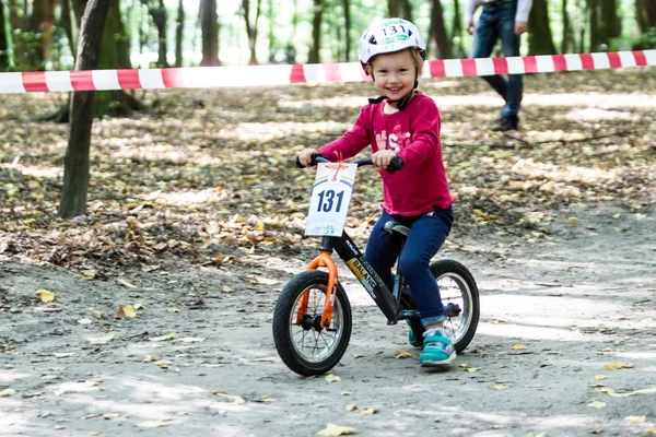 Bisiklet Yarışması'nda genç motorcu