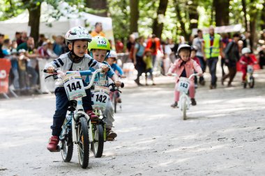 Bisiklet Yarışması'nda genç motorcu