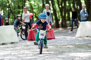 Bisiklet Yarışması'nda genç motorcu