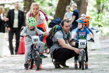 Bisiklet Yarışması'nda genç motorcu