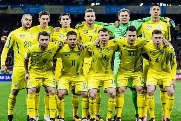 Oekraïne-Macedonië voetbal teams groepsfoto - Redactionele ...
