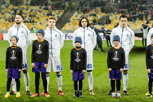 Uefa europa league fussballspiel dynamo kyiv � � � partizan, dece — Stockfoto