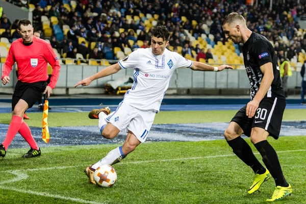 UEFA Europa League partido de fútbol Dynamo Kiev jalá Partizan, Dece — Foto de Stock