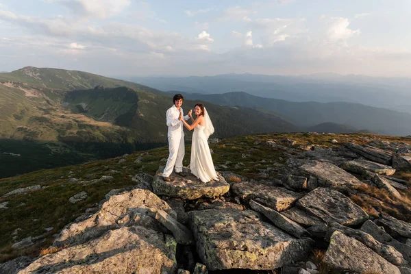 Casamento em montanhas — Fotografia de Stock