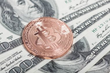 Bitcoin sikke üzerinde dolar. Yeni sanal para. Kripto-para incelemesi. İş ve ticaret kavramı.