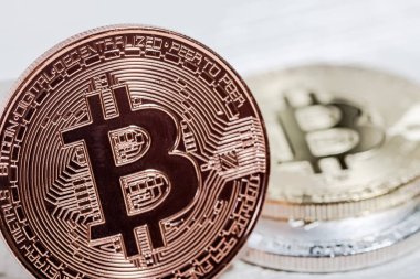 Bitcoin para. Yeni sanal para. Kripto-para incelemesi. İş ve ticaret kavramı.