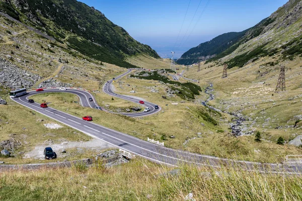 Vista da rodovia Transfagarash e vale nas montanhas da Romênia — Fotografia de Stock