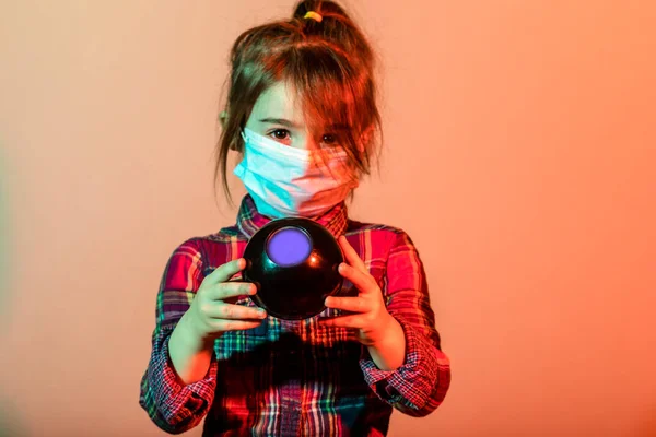 Kleines Mädchen Hat Stoffmaske Schützt Sich Vor Coronavirus Covid Kind — Stockfoto