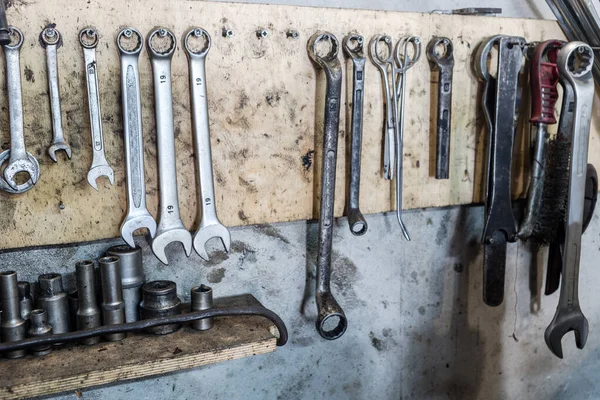 Auto Monteur Werkt Garage Auto Service Reparatie Onderhoud Handmoersleutel — Stockfoto