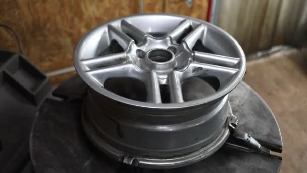 Proceso Reparación Neumáticos Reparar Neumático Del Coche Por Mecánico Neumáticos — Vídeos de Stock
