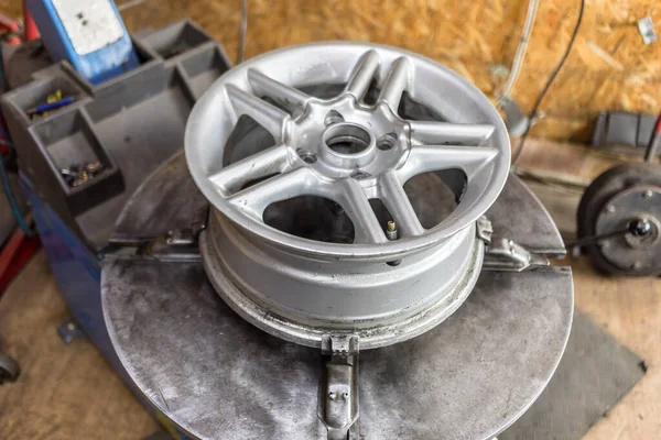Proceso Reparación Neumáticos Reparar Neumático Del Coche Por Mecánico Neumáticos — Foto de Stock