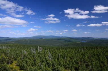 Mavi gökyüzü, dağlar