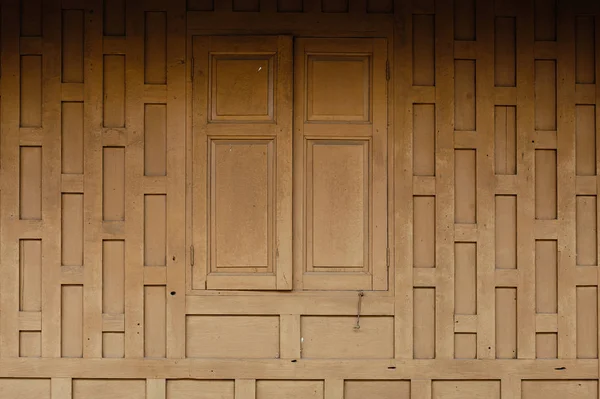 Stylu tajskim woody ściana z oknem — Zdjęcie stockowe