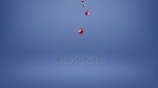 Balles tombantes avec des icônes LOVE sur fond bleu .