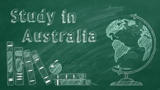 澳大利亚学习 一文中 用粉笔在黑板上画了旋转的地球和教科书 出国留学的概念 — 图库视频影像