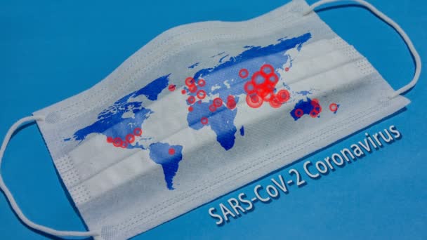 Covid Salgını Dünya Haritalı Tıbbi Maske Koronavirüsün Gezegene Yayılması Kavramı — Stok video