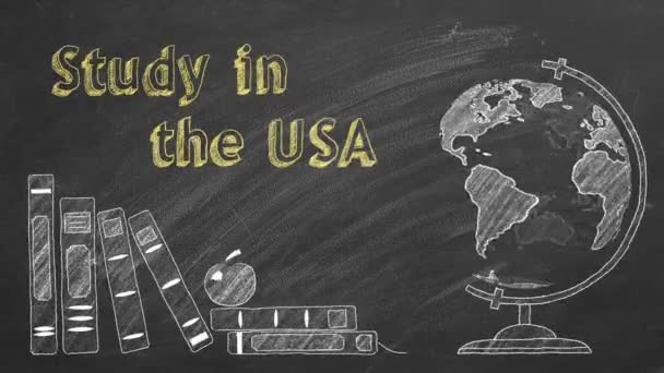 用粉笔在黑板上画 乌萨学习 旋转的地球仪和教科书 出国留学的概念 — 图库视频影像