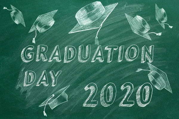 Hand Drawing Text Graduation Day 2020 Graduation Caps Green Chalkboard — Stock Photo, Image