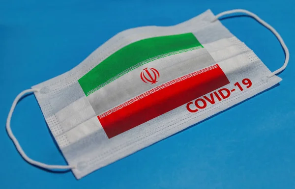Máscara Facial Médica Con Bandera Irán Texto Covid Sobre Fondo — Foto de Stock