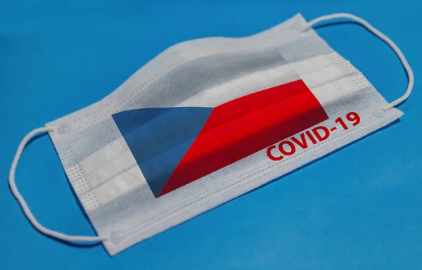 Máscara Facial Médica Com Bandeira República Checa Texto Covid Sobre — Fotografia de Stock